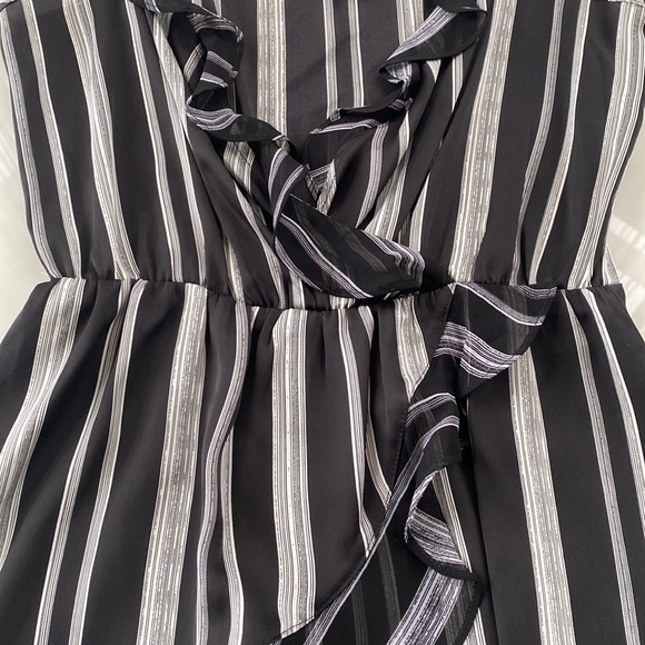 BCBGeneration black and white striped Romper size XS - Picture 9 of 11